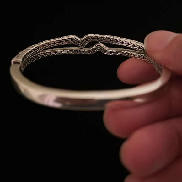 Luxury Artisan of Bali Oval Bracelet. Crafted of solid sterling silver. - Picture 6 of 10